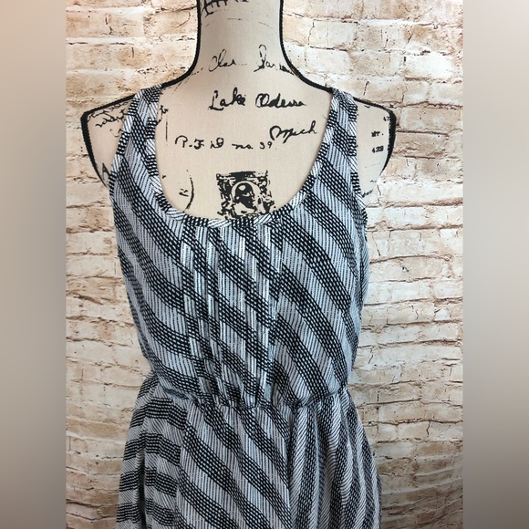 Ecote’ Handkerchief Hem Sleeveless Dress Medium - Picture 2 of 7